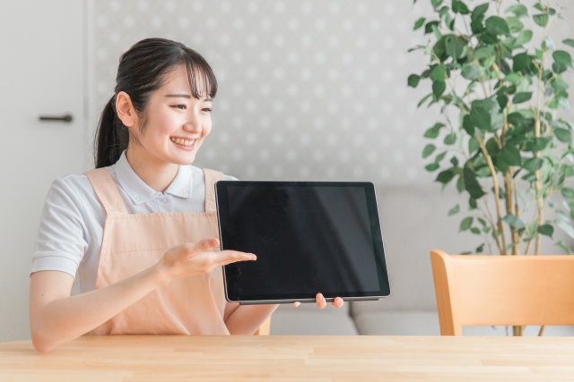 介護記録の作成はタブレットで！電子化で効率化を実現